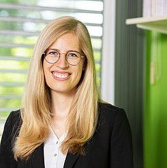 Frau Dr. rer. nat. Mira von der Linde